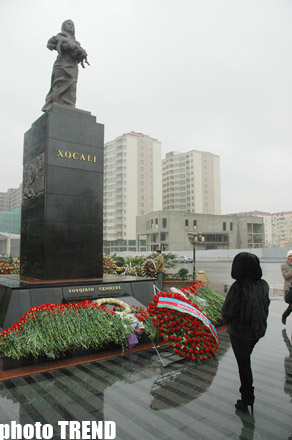 Ходжалинская трагедия – 18. 
Слезы Эльзы Сейиджахан смешались с каплями дождя (фотосессия)