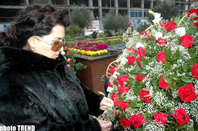 Ходжалинская трагедия – 18. 
Слезы Эльзы Сейиджахан смешались с каплями дождя (фотосессия)