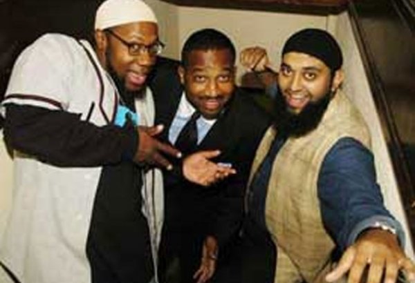 Если бы позволял Закон, я бы сменил имя на "Аллаху Акбар" - звезда американской комедии