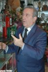 Экс-король свадеб Самед Самедов на 8 марта продает цветы (фотосессия)