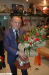 Экс-король свадеб Самед Самедов на 8 марта продает цветы (фотосессия)
