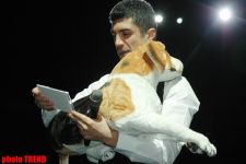 Собачий подарок, полупустая бутылка имениннице, или Почему 4-летняя суперзвезда отказала Озджану Денизу (фотосессия)