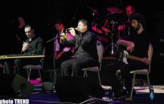Собачий подарок, полупустая бутылка имениннице, или Почему 4-летняя суперзвезда отказала Озджану Денизу (фотосессия)