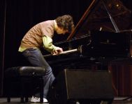 Джазмен Шахин Новресли готовится к турне по США (фотосессия)