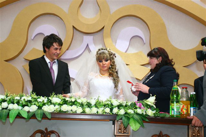 Министр образования Азербайджана Мисир Марданов принял участие на свадьбе воспитанников детского дома (фотосессия)