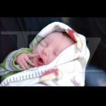 Второй в мире беременный мужчина показал сына (фотосессия)