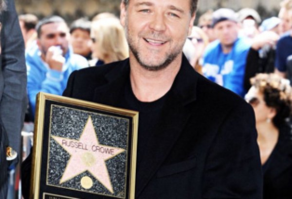 Рассел Кроу заработал почти $3 млн, продав свои вещи на аукционе