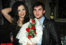 День рождения певицы-модели Сули - между Гитлером и Лениным (фотосессия)