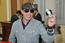 За честь бесплатно спеть на свадьбе брата Фаига Агаева певцы вступили в соревнование (фотосессия)