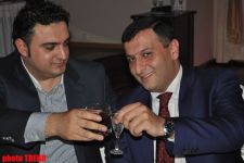 За честь бесплатно спеть на свадьбе брата Фаига Агаева певцы вступили в соревнование (фотосессия)