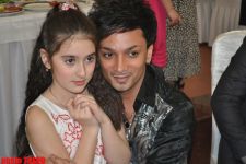 За честь бесплатно спеть на свадьбе брата Фаига Агаева певцы вступили в соревнование (фотосессия)