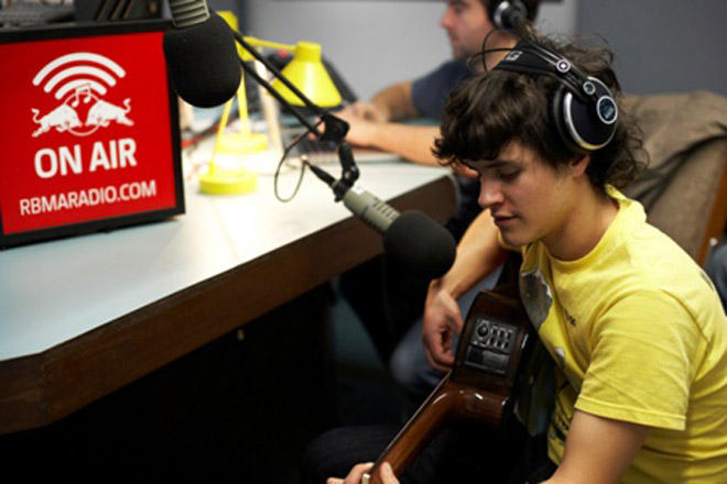 Музыкальная академия Red Bull в Баку с популярным диджеем Fresh (фотосессия)