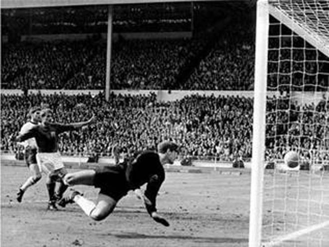 Кто объединил Льва Яшина и Бахрама Багирзаде? Кого почитали Елизавета II и Маргарет Тэтчер? (ФОТО)