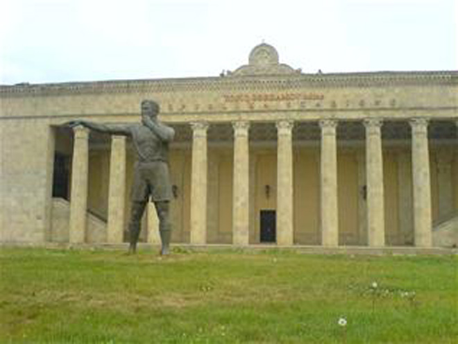 Кто объединил Льва Яшина и Бахрама Багирзаде? Кого почитали Елизавета II и Маргарет Тэтчер? (ФОТО)