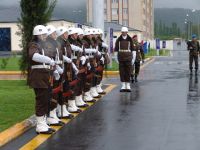 Солдаты в слезах! Народная артистка Азербайджана Назпери Досталиева попала под дождь цветов (фотосессия)