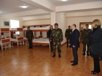 Солдаты в слезах! Народная артистка Азербайджана Назпери Досталиева попала под дождь цветов (фотосессия)