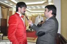 Певец Вугар Мурадов гостей на своей свадьбе посадит на полу