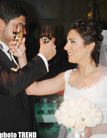 Танцевальный конкурс на свадьбе певицы Егяны, где был похищен турецкий жених (фотосессия)