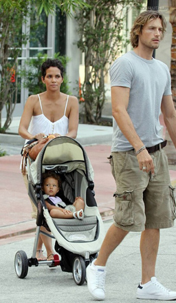 Холли Берри рассталась с отцом своей дочери