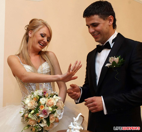 Участники проекта "Дом-2" сыграли свадьбу (фотосессия)