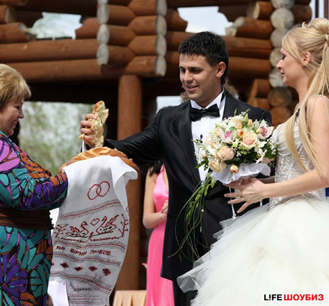 Участники проекта "Дом-2" сыграли свадьбу (фотосессия)