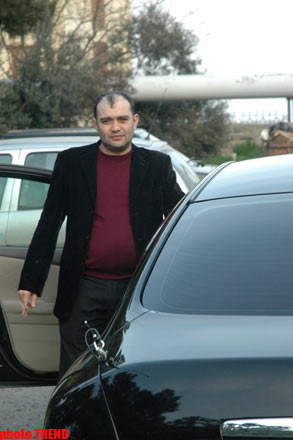 Продюсер мейханачы Намига Гарачухурлу бьет рекорд по смене автомобилей (фотосессия)