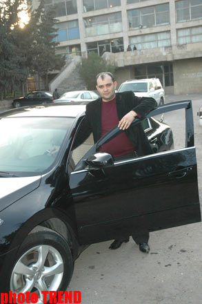 Продюсер мейханачы Намига Гарачухурлу бьет рекорд по смене автомобилей (фотосессия)