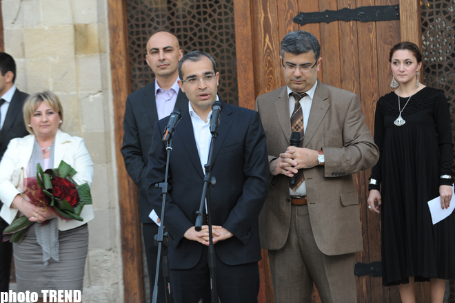 В Древней части Баку Ичери Шехер открылся "Сад Искусств" (фотосессия)