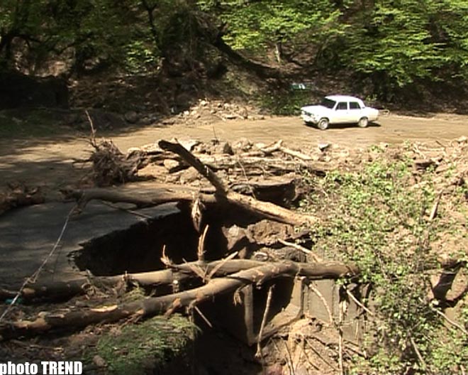 SOS! В Азербайджане разрушена дамба- села остались под водой, оползень- дома беженцев под землей (фотосессия)