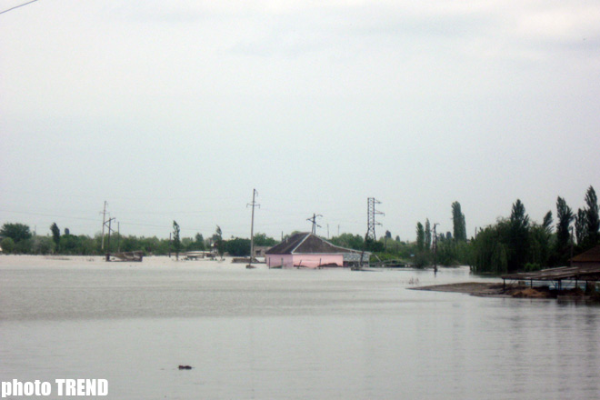 Население пострадавших от стихии регионов Азербайджана нуждается в срочной психологической помощи (фотосессия)