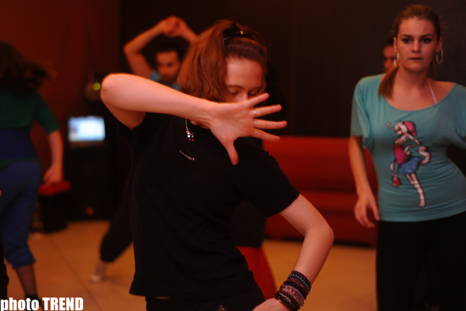 Бакинский урок известного хореографа Бейонсе, Мэрай Кэри, Ашер (фотосессия)