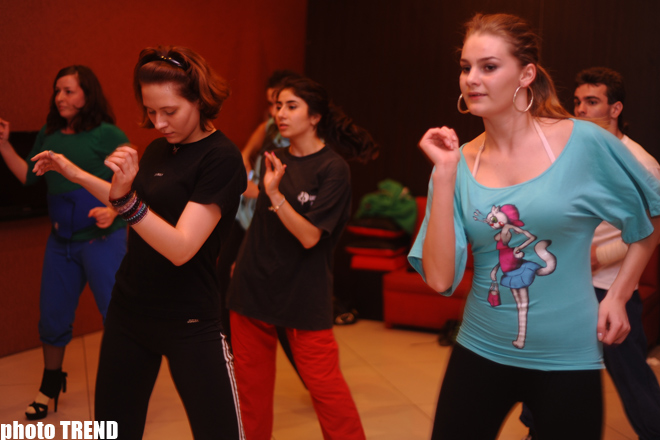 Бакинский урок известного хореографа Бейонсе, Мэрай Кэри, Ашер (фотосессия)