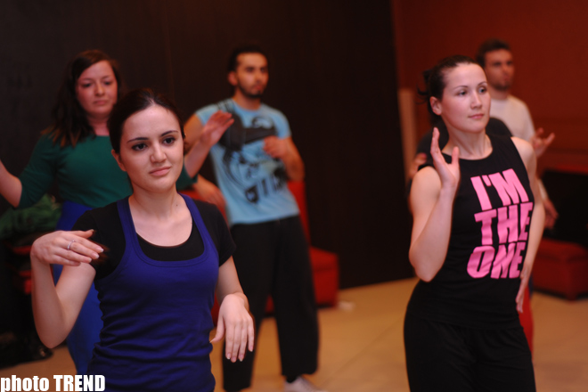 Бакинский урок известного хореографа Бейонсе, Мэрай Кэри, Ашер (фотосессия)