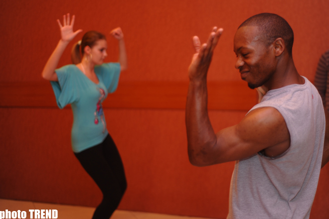 Бакинский урок известного хореографа Бейонсе, Мэрай Кэри, Ашер (фотосессия)