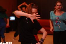 Бакинский урок известного хореографа Бейонсе, Мэрай Кэри, Ашер (фотосессия)