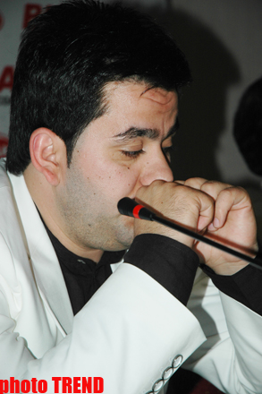 Певцы Эльтон Гусейналиев и Самир Пириев помирились без драки