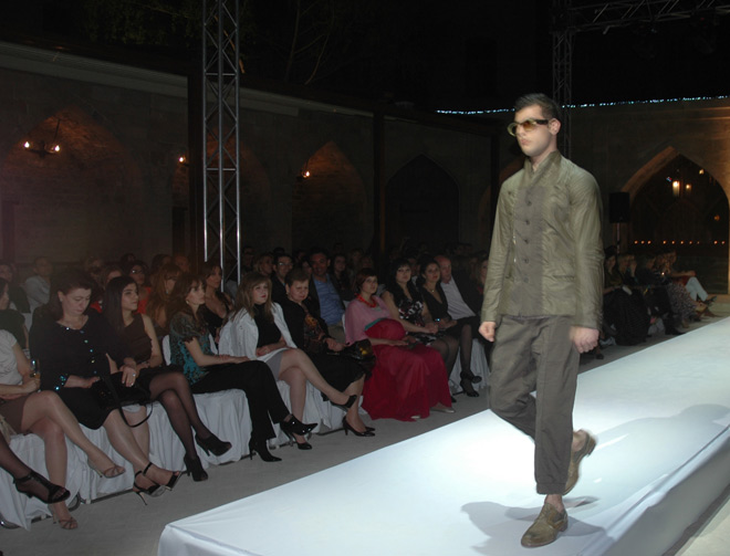 KENZO представил в Баку весенне-летнюю коллекцию известного дизайнера Antonio Marras (фотосессия)