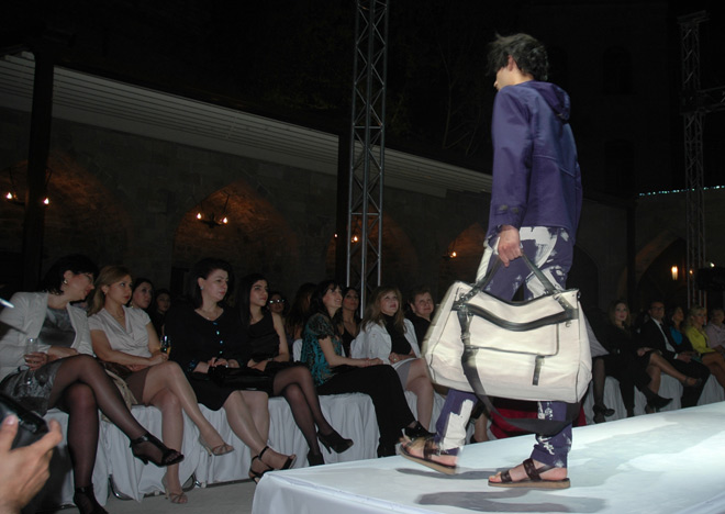 KENZO представил в Баку весенне-летнюю коллекцию известного дизайнера Antonio Marras (фотосессия)