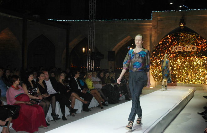 KENZO представил в Баку весенне-летнюю коллекцию известного дизайнера Antonio Marras (фотосессия)