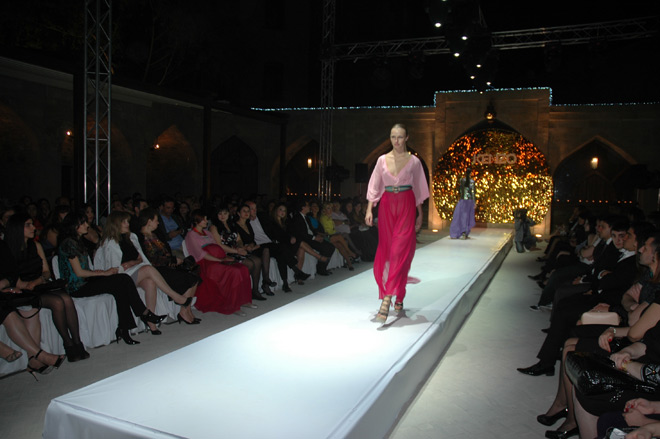 KENZO представил в Баку весенне-летнюю коллекцию известного дизайнера Antonio Marras (фотосессия)