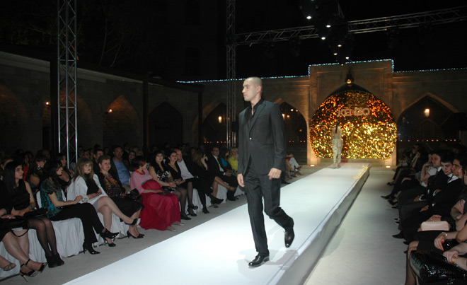 KENZO представил в Баку весенне-летнюю коллекцию известного дизайнера Antonio Marras (фотосессия)