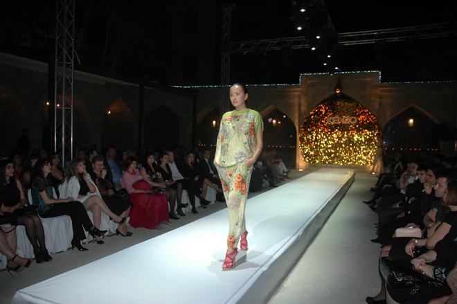 KENZO представил в Баку весенне-летнюю коллекцию известного дизайнера Antonio Marras (фотосессия)