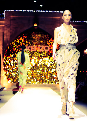 KENZO представил в Баку весенне-летнюю коллекцию известного дизайнера Antonio Marras (фотосессия)