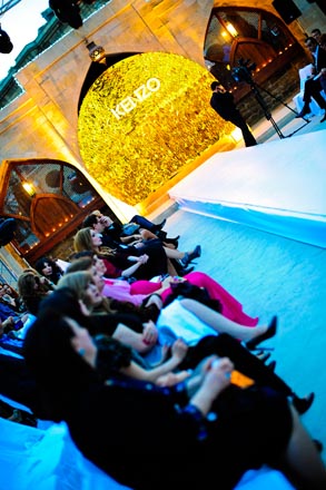 KENZO представил в Баку весенне-летнюю коллекцию известного дизайнера Antonio Marras (фотосессия)