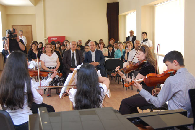 Встреча известного азербайджанского тариста накануне юбилея Узеира Гаджибейли