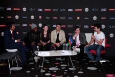 Сафура в черном и парень с голым торсом ( видео-фотосессия)