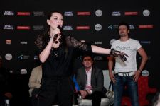 Сафура в черном и парень с голым торсом ( видео-фотосессия)