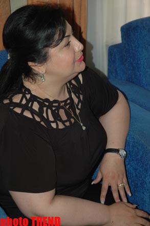 "Прикол-тайм"! Певцы Алмаз Алескерова и Рагим Рагимли сплетничают… (фотосессия)