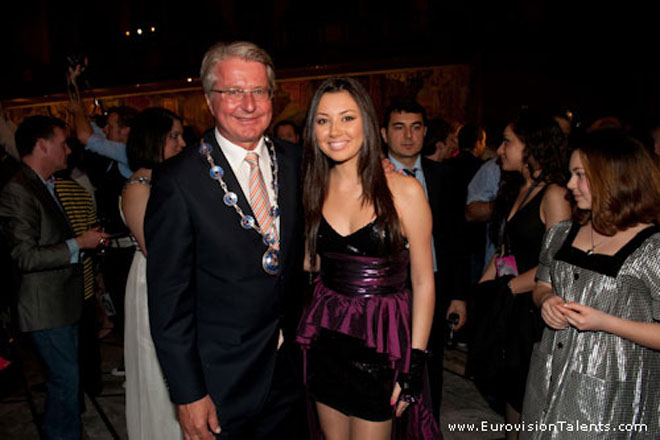 Сафура Ализаде на открытии конкурса "Евровидение-2010" (видео-фотосессия)