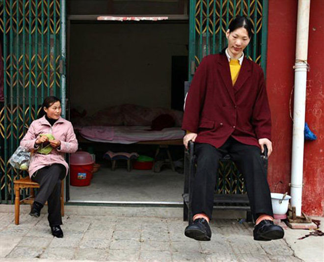 Жизнь самой высокой женщины на Земле в опасности (фотосессия)